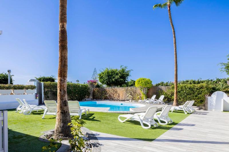 Nectarinas C1 by VillaGranCanaria - image 33