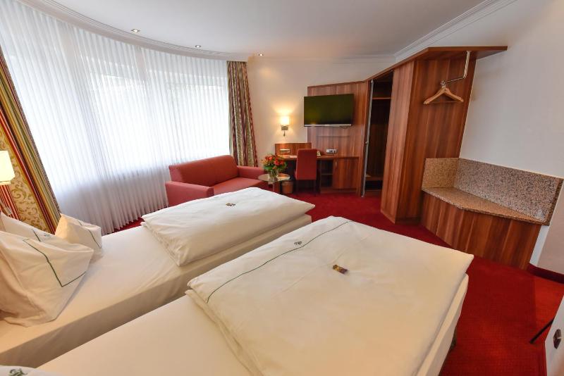 Double or Twin Room image 4
