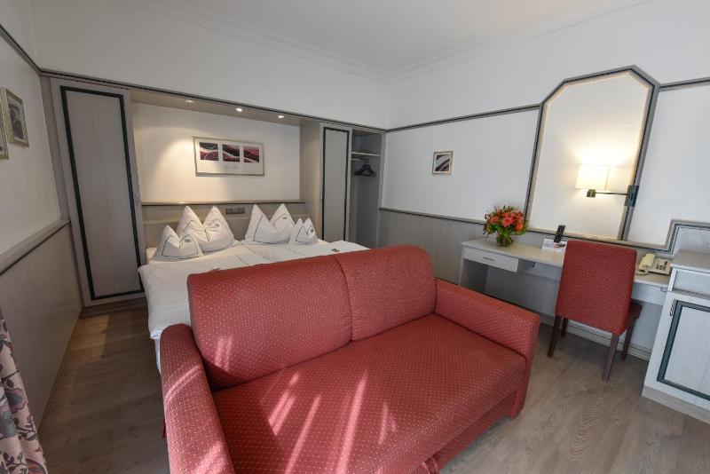 Double or Twin Room image 3