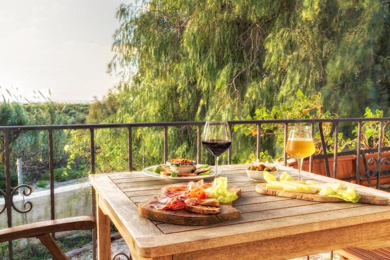 Double or Twin Room with Sea View image 3