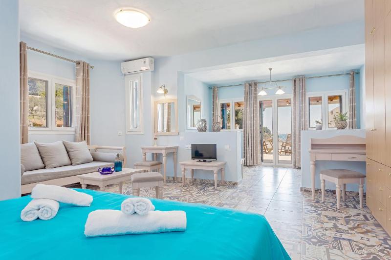 Stafylos Suites & Boutique hotel - image 26