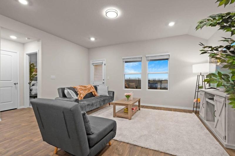 Marbella Lane - Amazing 4BR Lakeview Home - image 47
