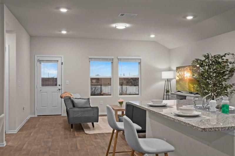 Marbella Lane - Amazing 4BR Lakeview Home - image 37