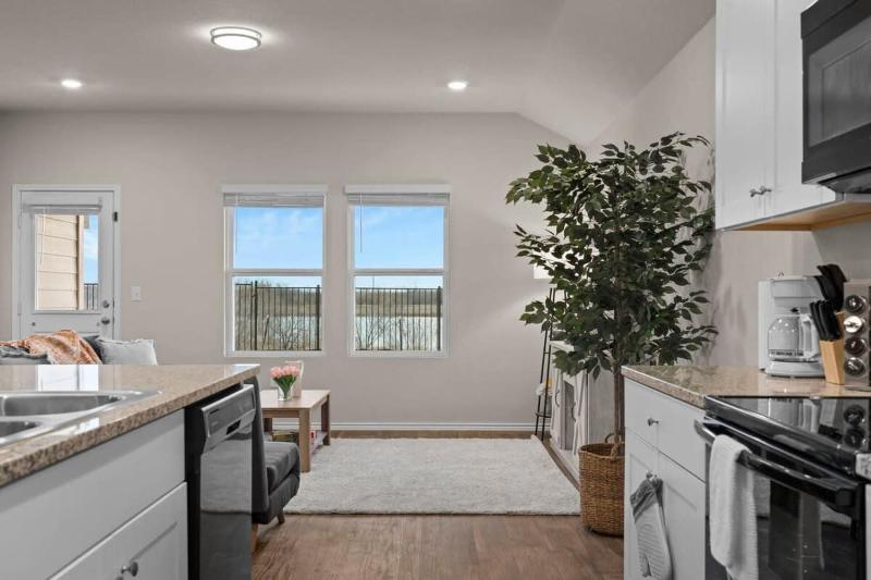 Marbella Lane - Amazing 4BR Lakeview Home - image 28