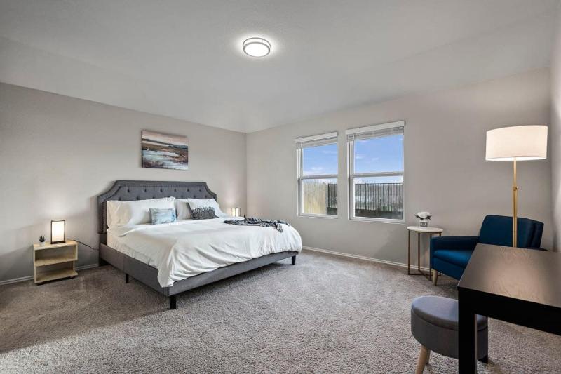 Marbella Lane - Amazing 4BR Lakeview Home - image 10