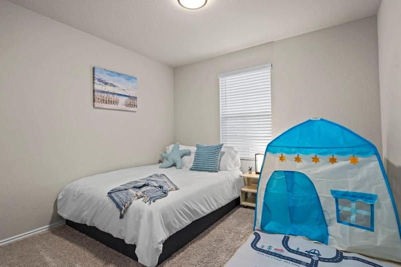 Marbella Lane - Amazing 4BR Lakeview Home - image 41