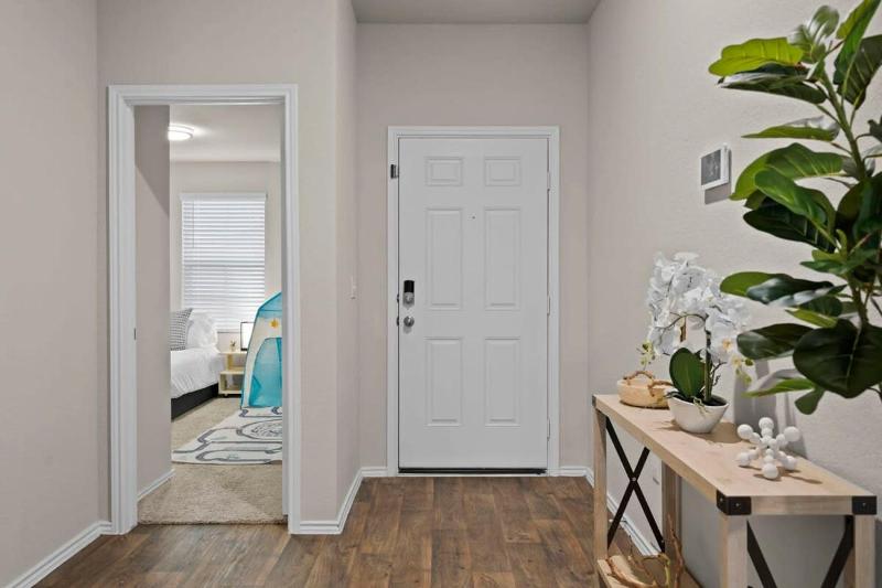 Marbella Lane - Amazing 4BR Lakeview Home - image 36