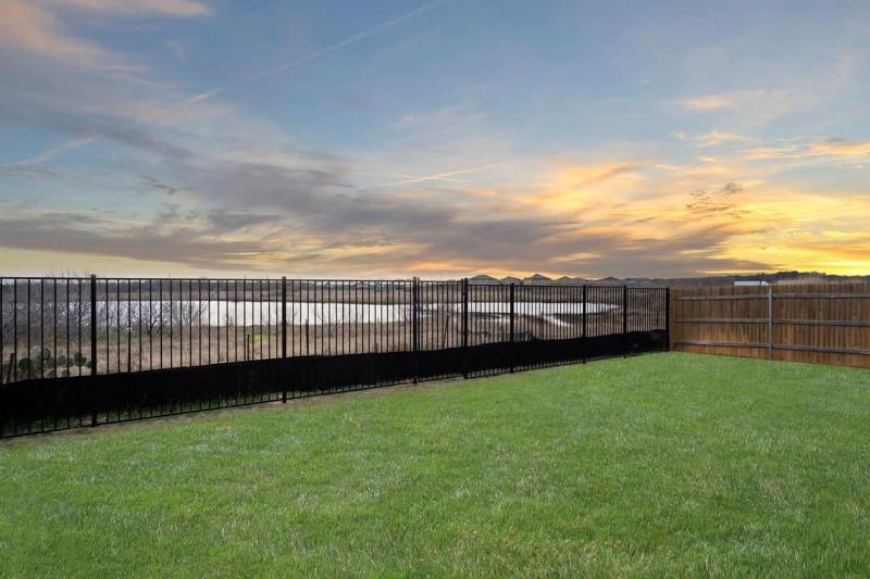 Marbella Lane - Amazing 4BR Lakeview Home - image 11