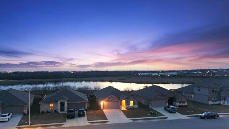 Marbella Lane - Amazing 4BR Lakeview Home - image 20
