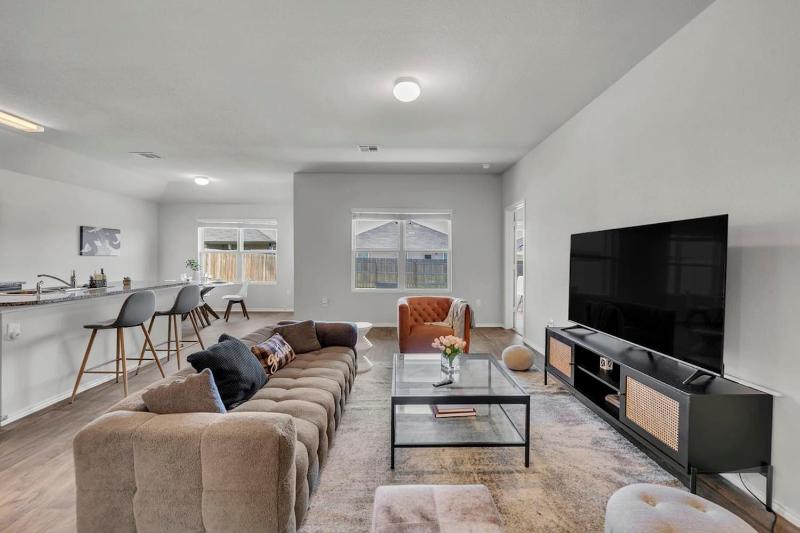 Marbella Lane - Polished 3BR Home in Austin TX - image 1