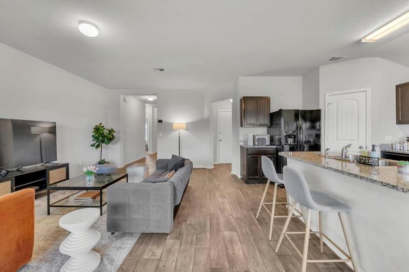 Marbella Lane - Polished 3BR Home in Austin TX - image 32