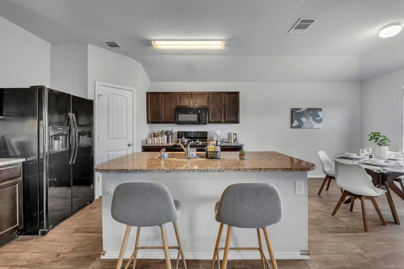 Marbella Lane - Polished 3BR Home in Austin TX - image 27