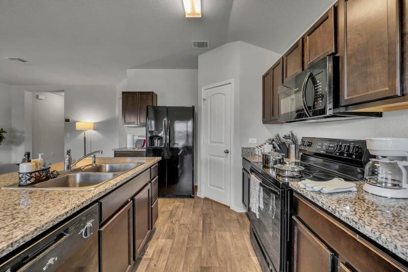 Marbella Lane - Polished 3BR Home in Austin TX - image 18