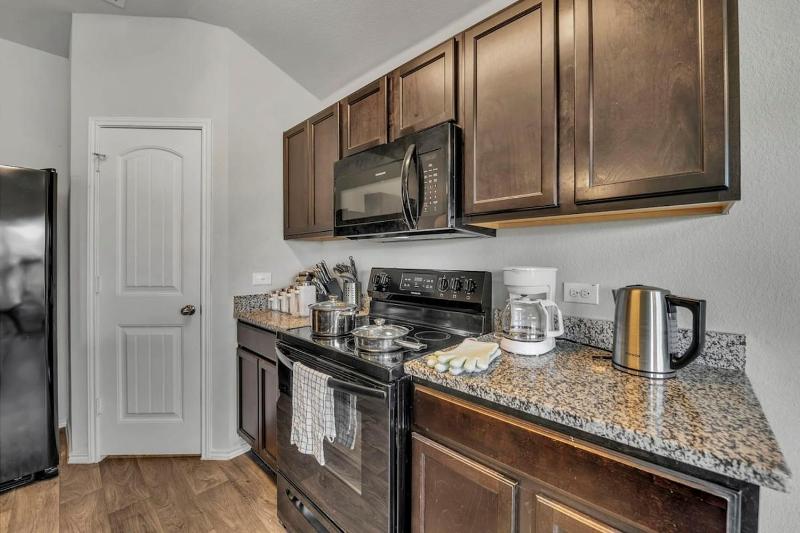 Marbella Lane - Polished 3BR Home in Austin TX - image 3