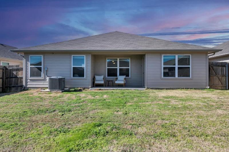 Marbella Lane - 3BR Pristine Home in Austin TX - image 19