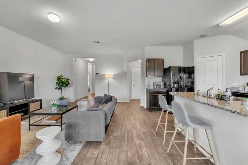 Marbella Lane - 3BR Pristine Home in Austin TX - image 40