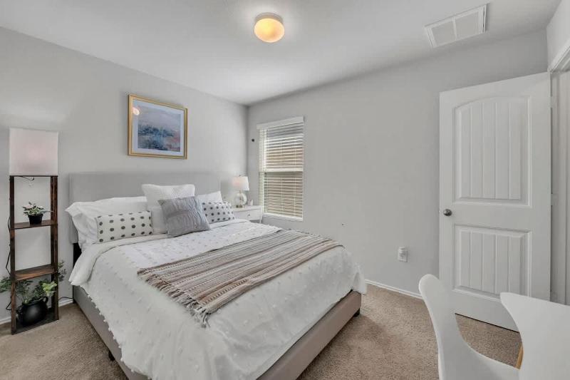 Marbella Lane - 3BR Pristine Home in Austin TX - image 13