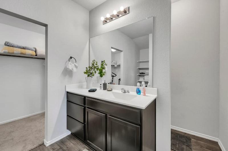 Marbella Lane - 3BR Pristine Home in Austin TX - image 16