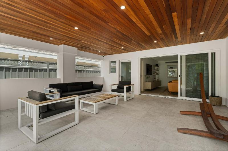 Ivory Coast - Beachfront Duplex - image 17