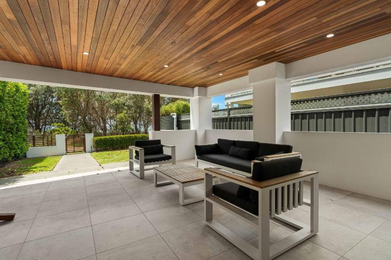 Ivory Coast - Beachfront Duplex - image 23