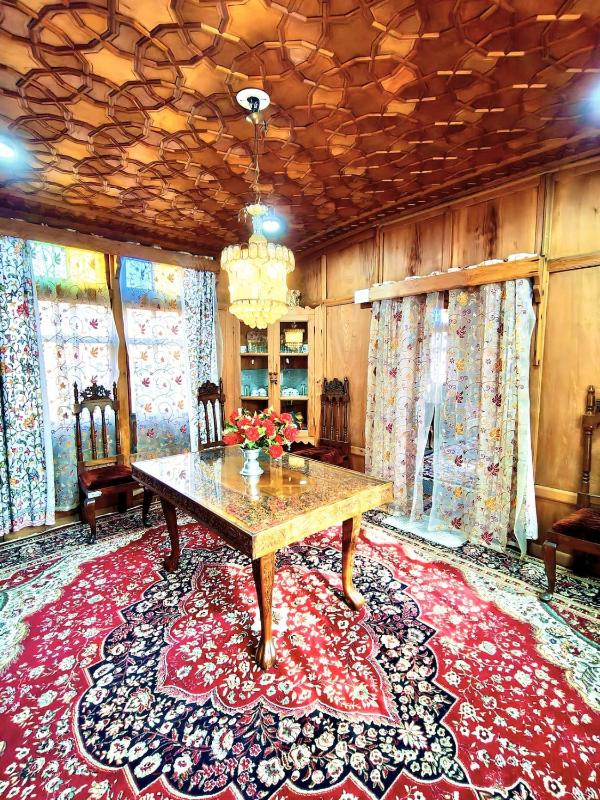 Houseboat Ambassador - image 16