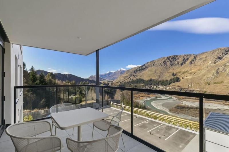 Rihir Apartment at the base of Coronet Peak - image 1
