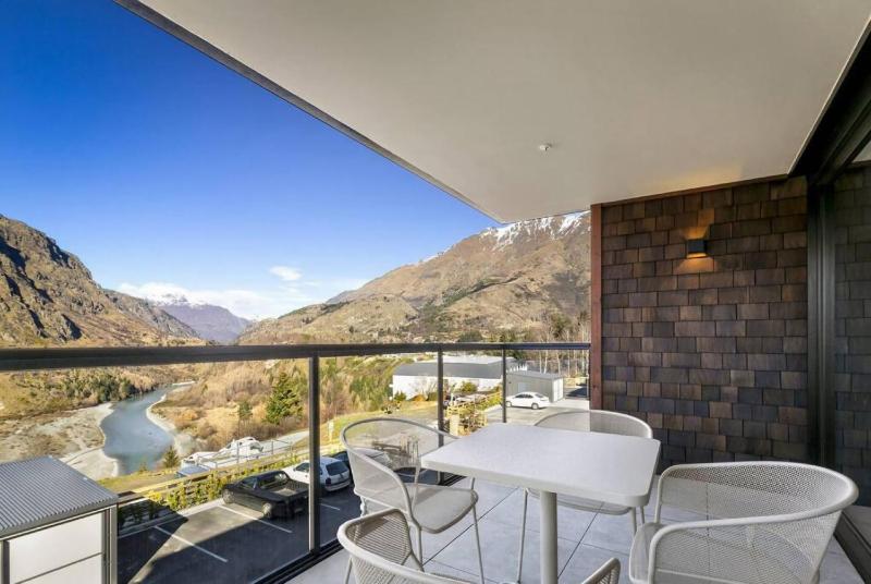 Rihir Apartment at the base of Coronet Peak - image 16