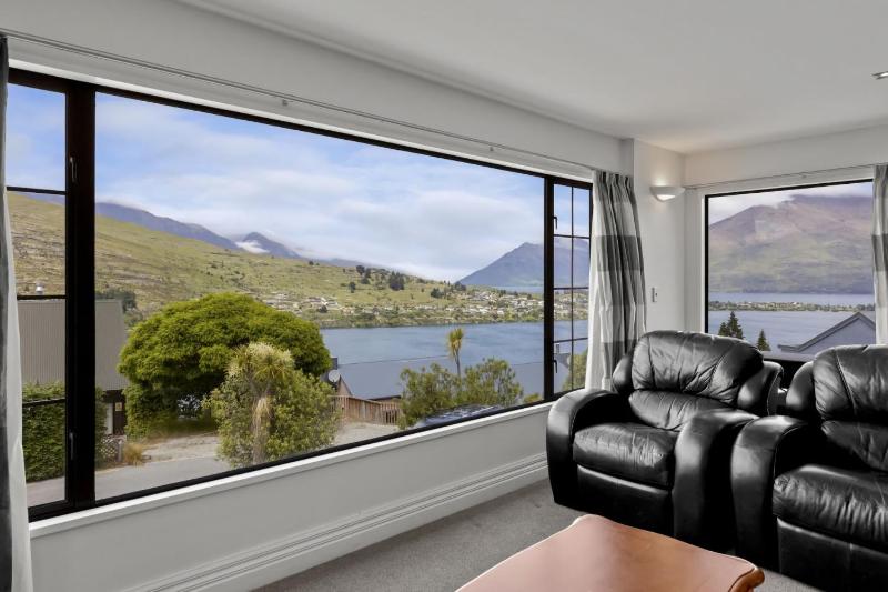 Wonderful On Woodlands - Family friendly home - image 18