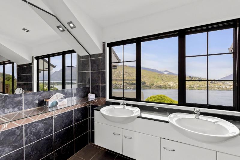 Wonderful On Woodlands - Family friendly home - image 14