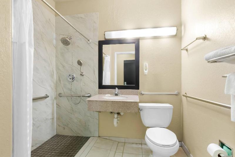 Quality Suites Houston NW Cy-Fair - image 40