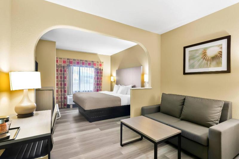 Quality Suites Houston NW Cy-Fair - image 2