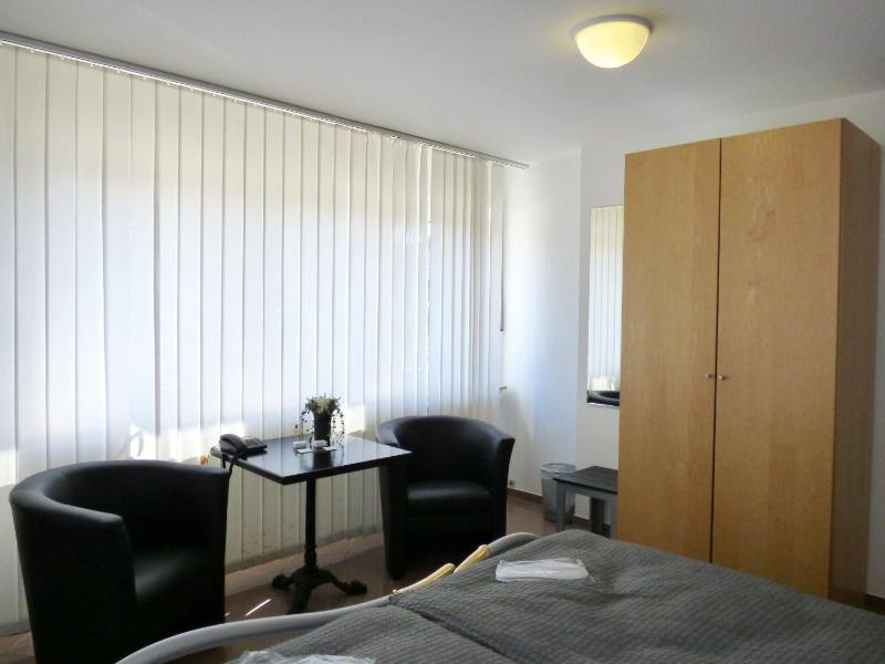 Classic Double Room image 4