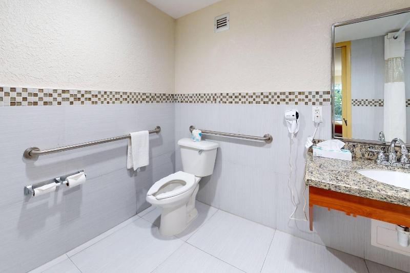 Rodeway Inn & Suites Fort Lauderdale Airport & Cruise Port - image 2