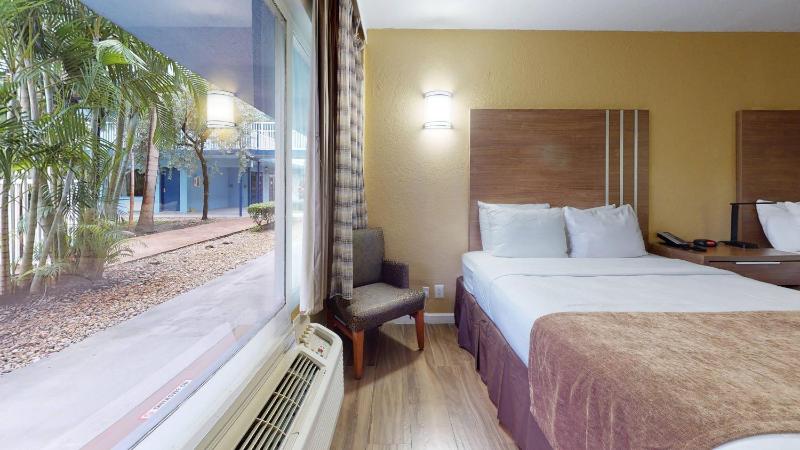 Rodeway Inn & Suites Fort Lauderdale Airport & Cruise Port - image 36