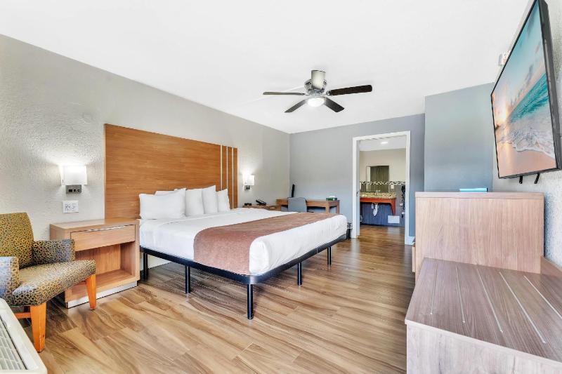 Rodeway Inn & Suites Fort Lauderdale Airport & Cruise Port - image 26