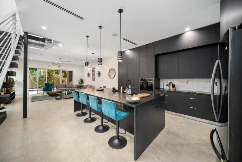 Luxury 3 4 Home in Las Olas with Pool and Hot Tub Near the Beach - image 37