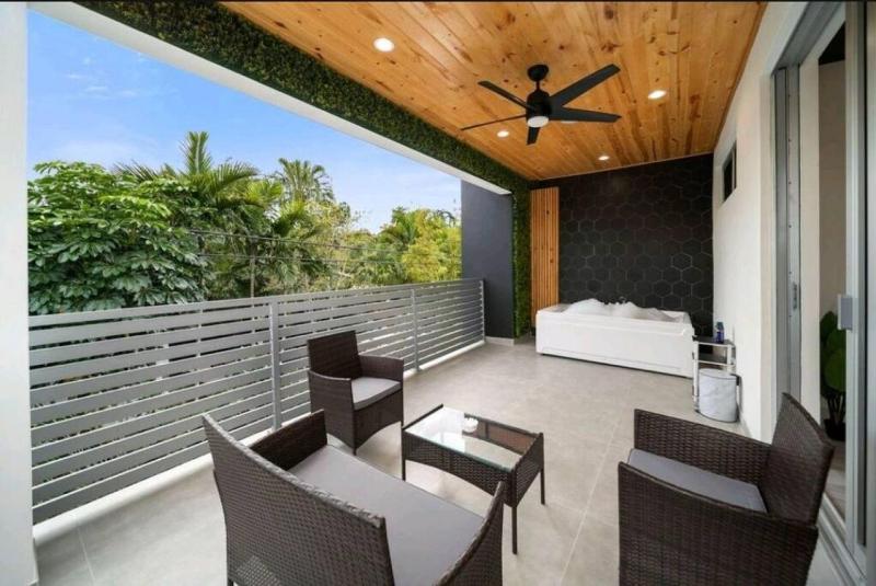 Luxury 3 4 Home in Las Olas with Pool and Hot Tub Near the Beach - image 34