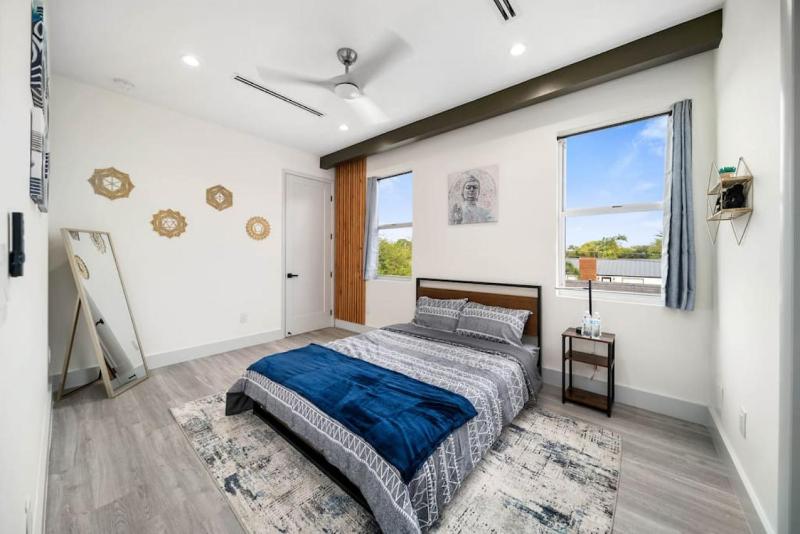 Luxury 3 4 Home in Las Olas with Pool and Hot Tub Near the Beach - image 7