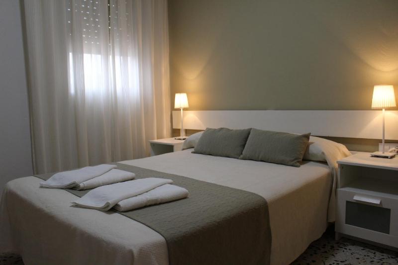 Apartamentos Bolonia Paraiso - image 15