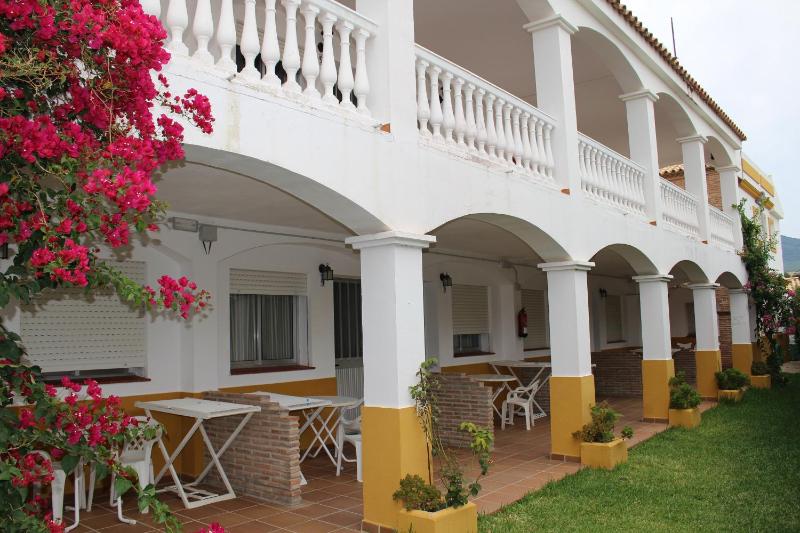 Apartamentos Bolonia Paraiso - image 5