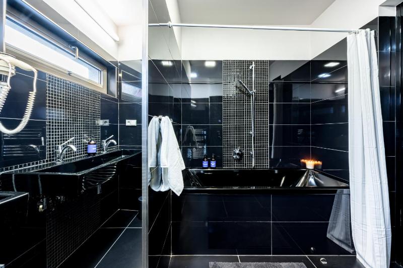 Prague Days - Three Bedroom Apartment with Terrace and AC - image 9
