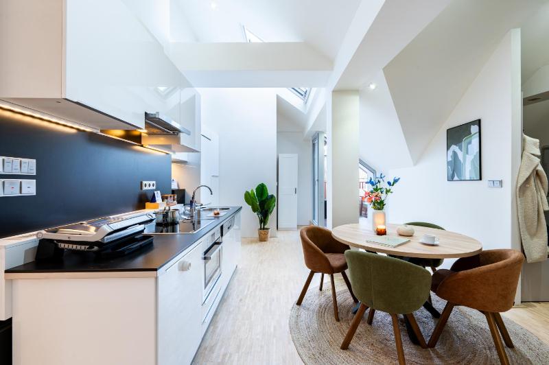 Prague Days - Three Bedroom Apartment with Terrace and AC - image 3
