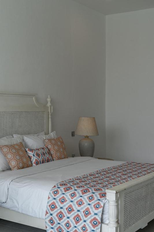 Villa Athalla - Elegant 3BR Near Berawa Beach! - image 11