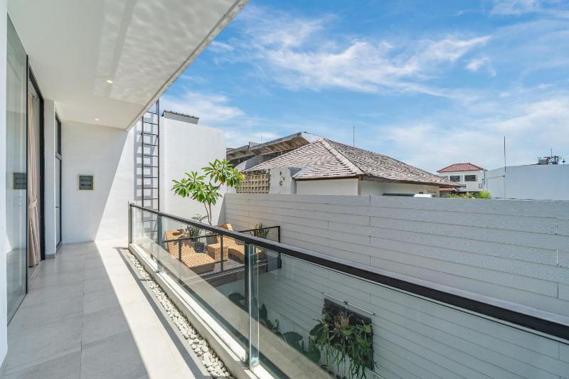 Villa Athalla - Elegant 3BR Near Berawa Beach! - image 23