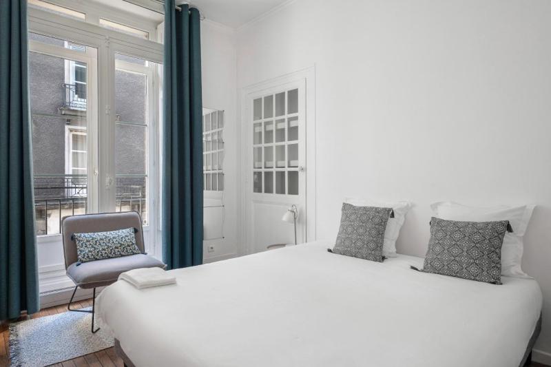 Bright apartment in the heart of Nantes - image 12