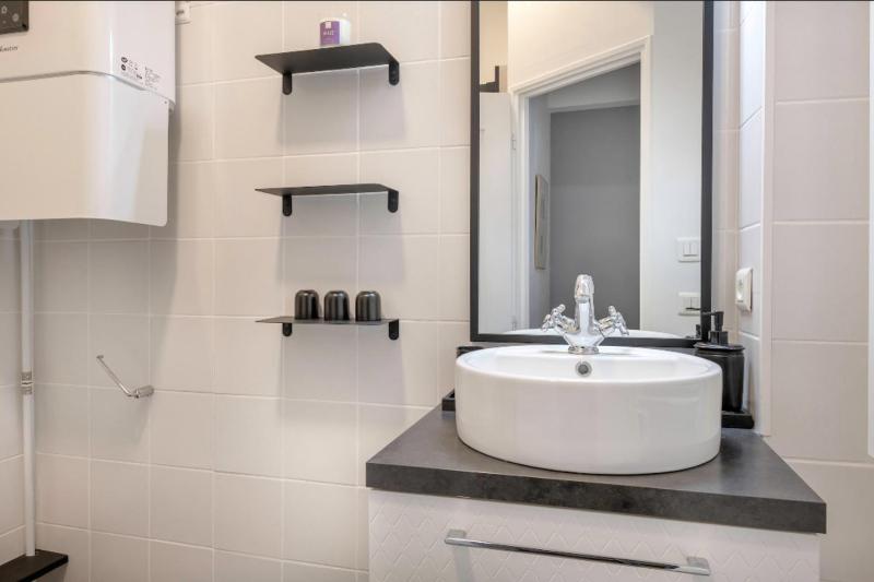 Bright apartment in the heart of Nantes - image 5