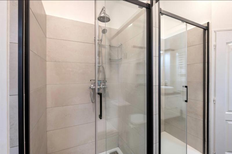 Bright apartment in the heart of Nantes - image 13