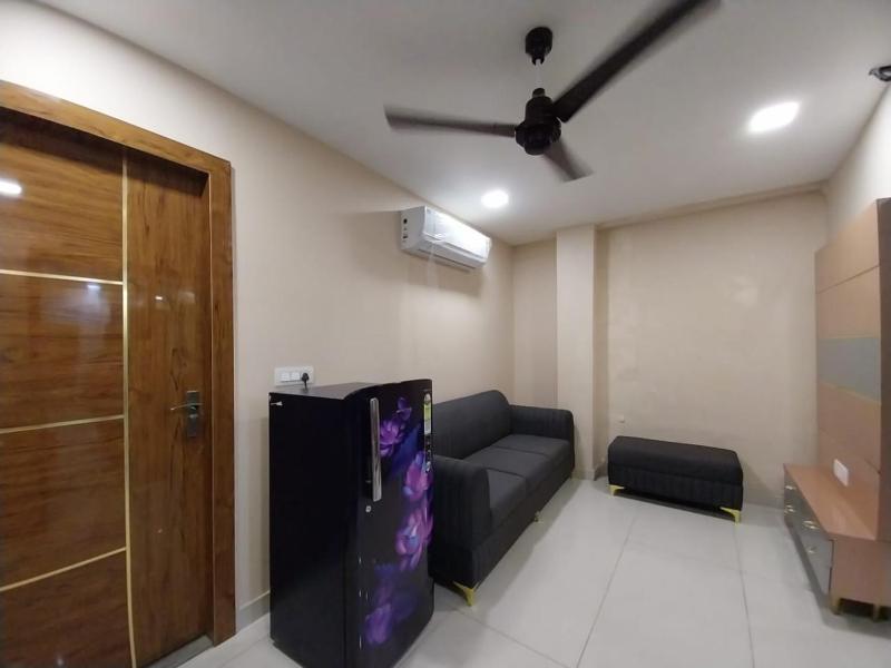 Stylish Luxury Apartment Modern & Prime Location - image 8