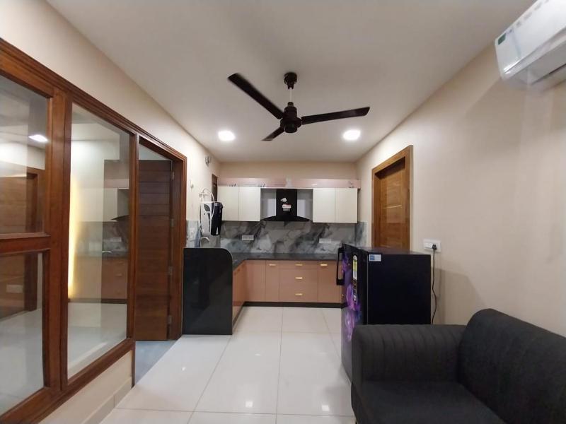 Stylish Luxury Apartment Modern & Prime Location - image 15