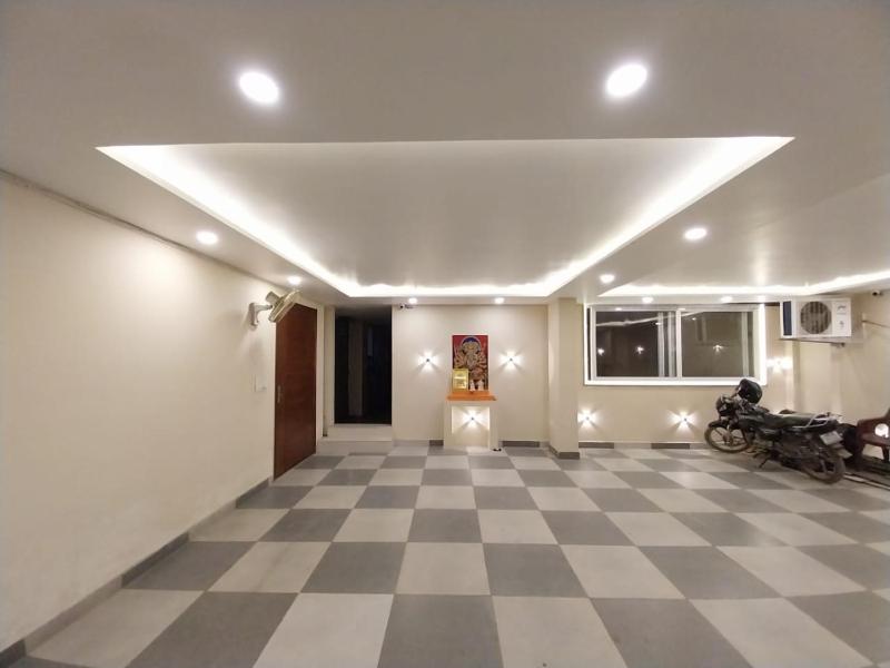 Stylish Luxury Apartment Modern & Prime Location - image 22